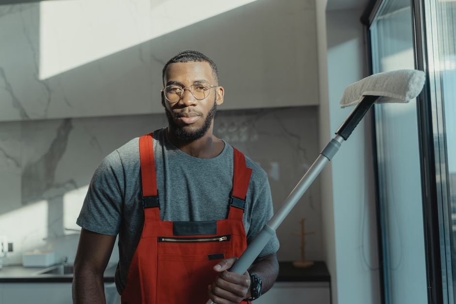 Ceiling Cleaning Services - Step-By-Step Guide 1 Featured image