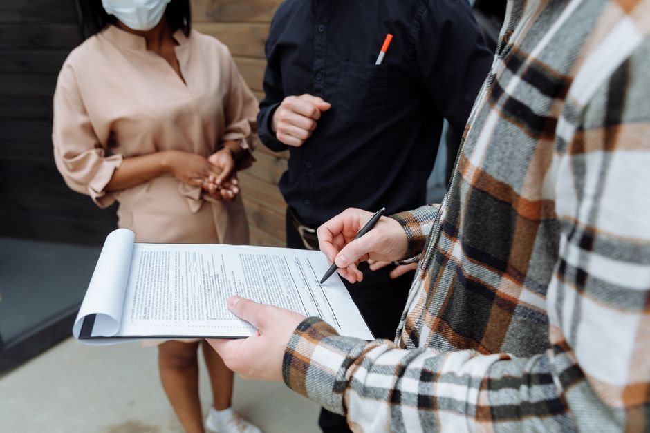 Commercial Cleaning Contracts: How to Secure Them 4 Featured image