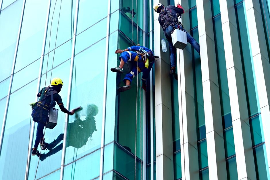 Inside Window Cleaning Reddit Tips and Insights 6 Featured image