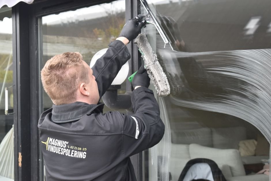 Professional Cleaners: How to Choose the Right Service 3 Featured image